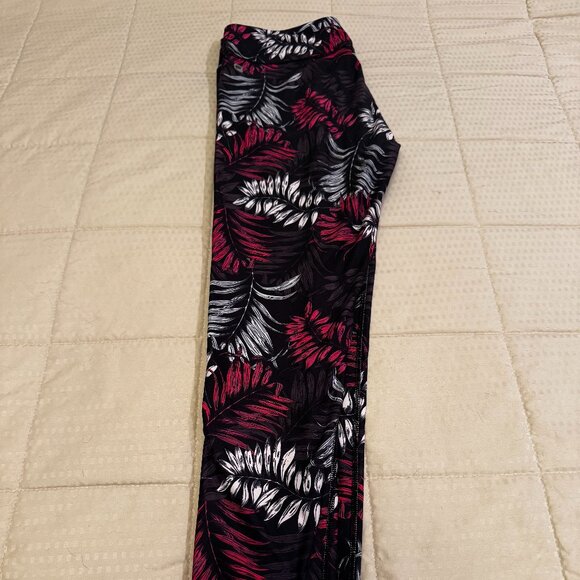 Fabletics, Mid-Rise Printed Powerlite Capri, Medium, Color: Oasis Print - Picture 3 of 5